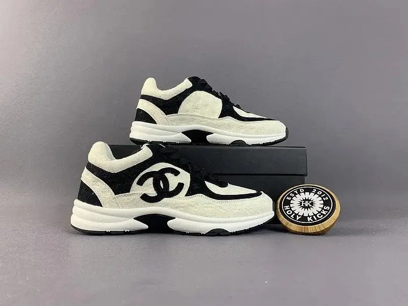 CHANEL Sneakers 2