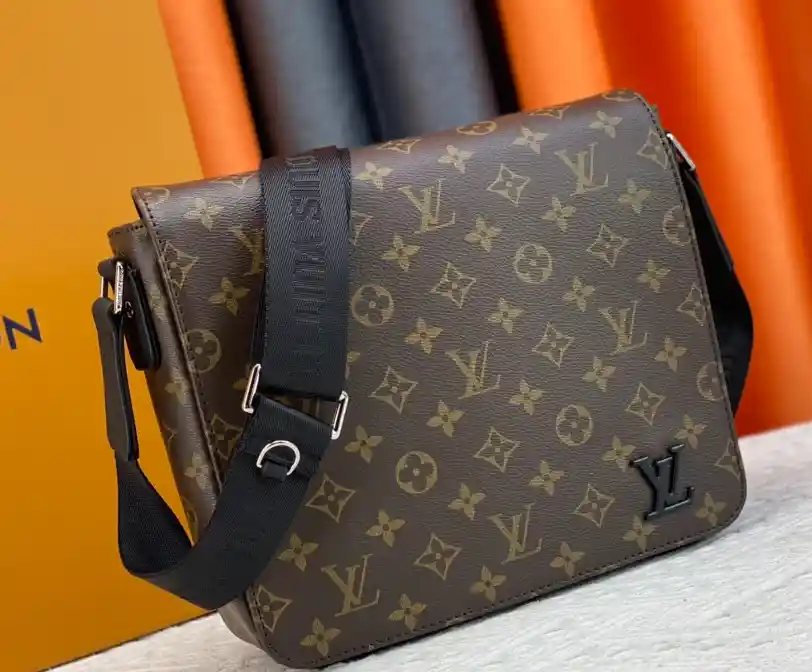 Louis Vuitton Damier Graphite & Monogram Canvas Messenger Bag [2 styles] 3